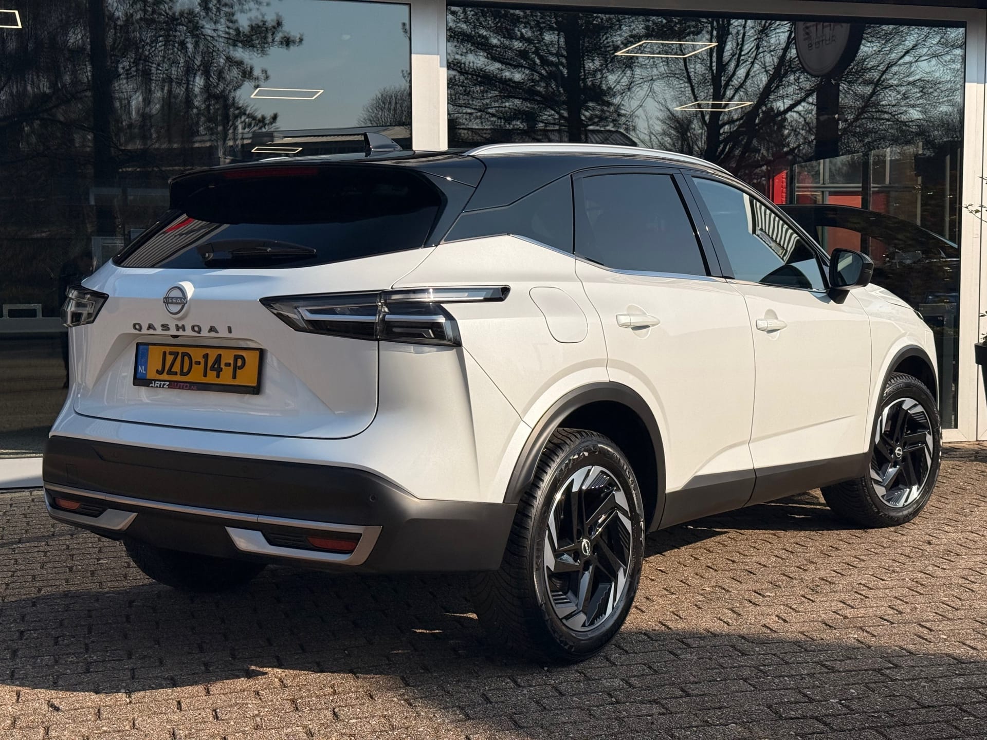 Nissan QASHQAI 1.3 MHEV Xtronic Premium l H.U.D l 360 l Pano l Parelmoer lak afbeelding 3