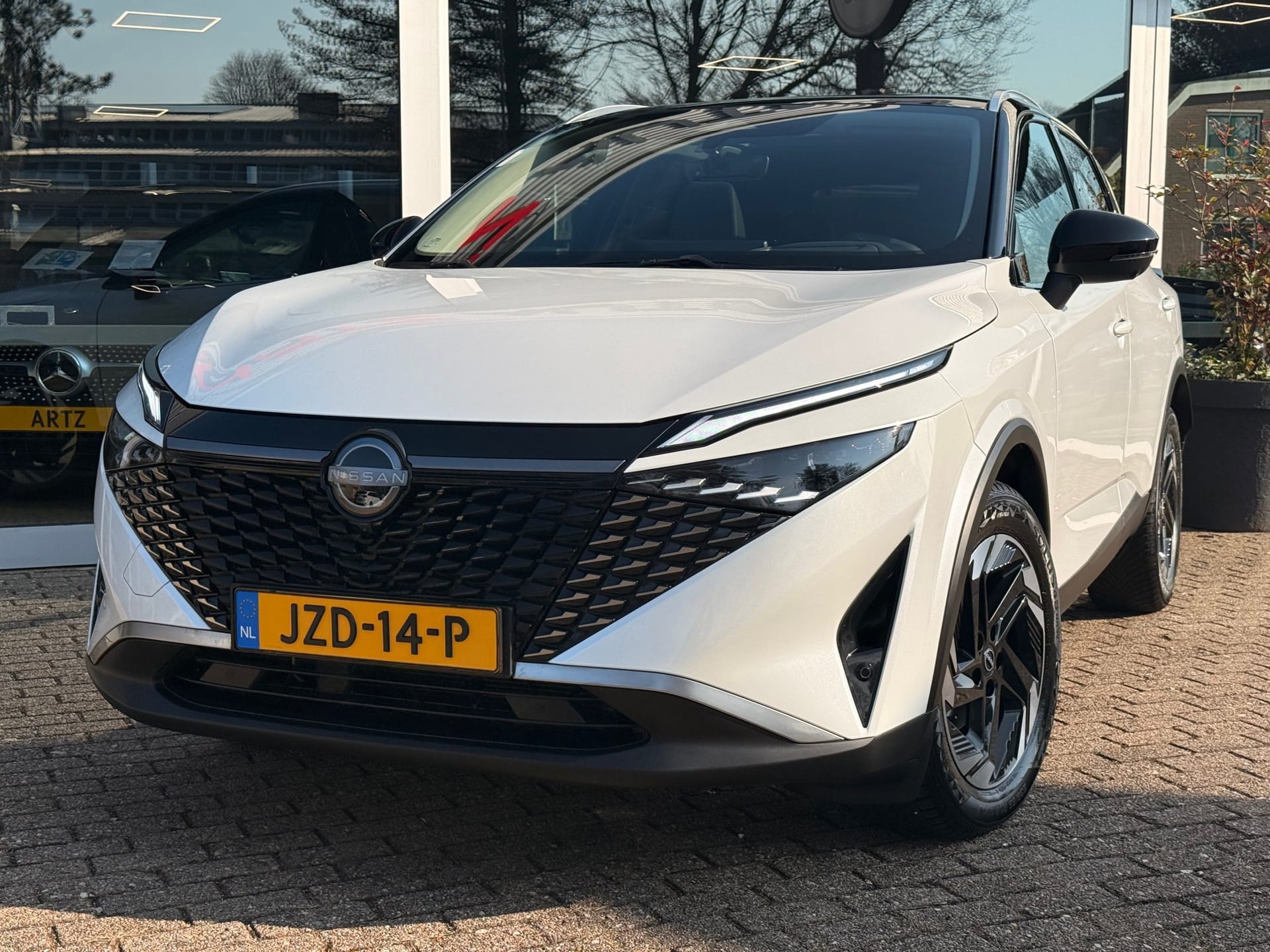 Nissan QASHQAI 1.3 MHEV Xtronic Premium l H.U.D l 360 l Pano l Parelmoer lak afbeelding 8
