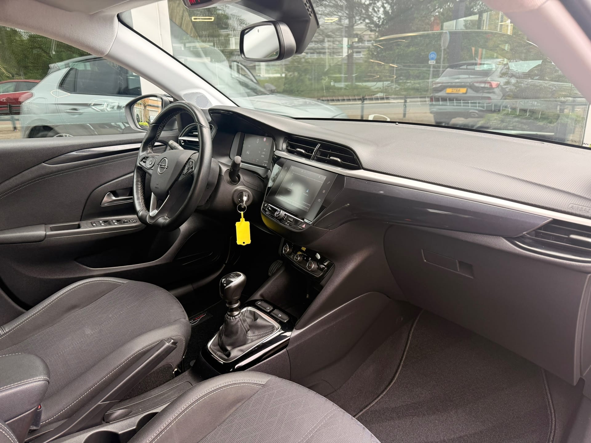 Opel Corsa 1.2 Elegance 100 PK l LED l Blind-Spot l Carplay l Winter pack afbeelding 3