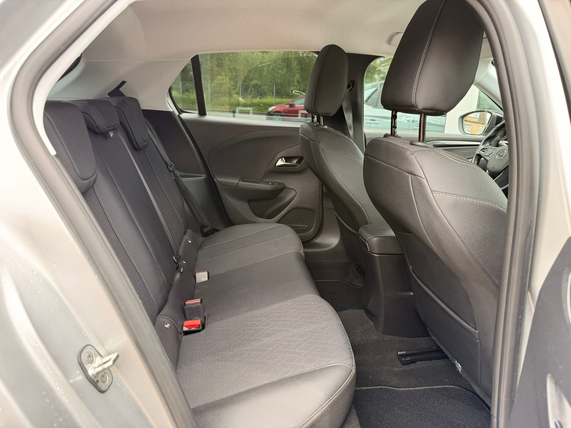 Opel Corsa 1.2 Elegance 100 PK l LED l Blind-Spot l Carplay l Winter pack afbeelding 10