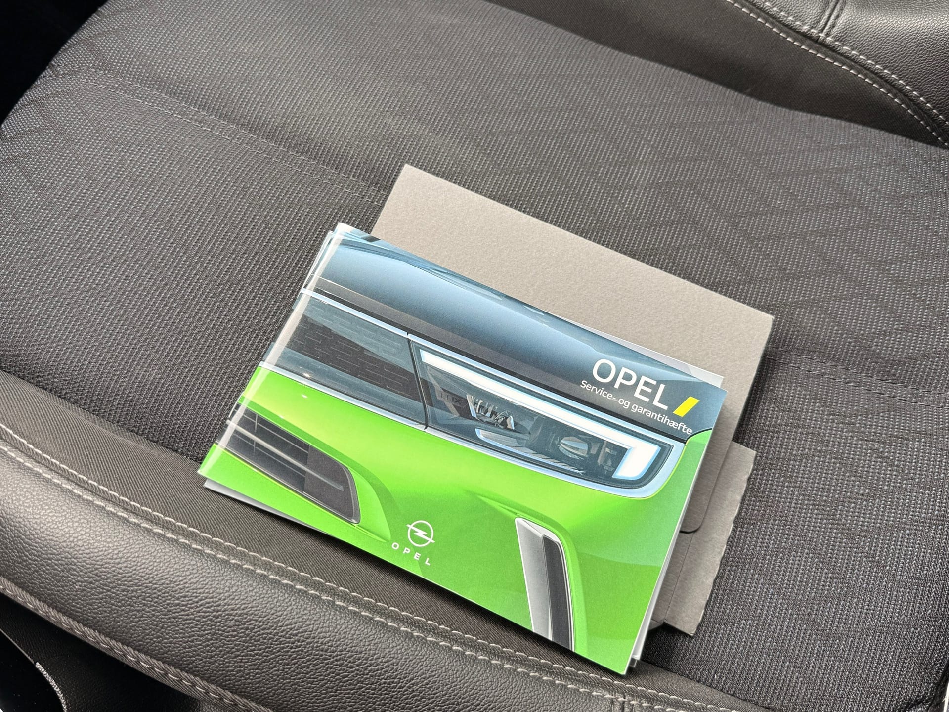 Opel Corsa 1.2 Elegance 100 PK l LED l Blind-Spot l Carplay l Winter pack afbeelding 20